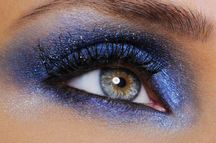 This is why you absolutely should wear blue eyeliner