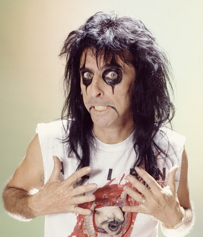 I Ever Learn? Makeup Wipes Face Like Alice Cooper Beaut.ie