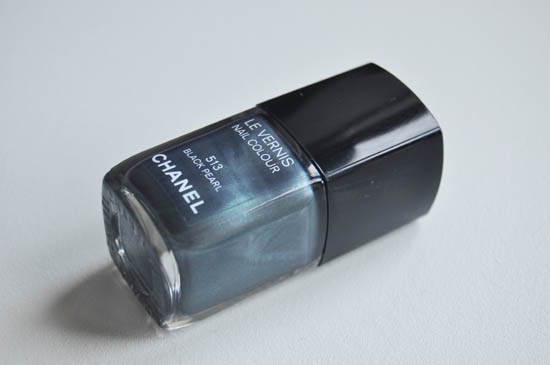 A Closer Look at Chanel Black Pearl #513 Le Vernis - The Beauty Look Book