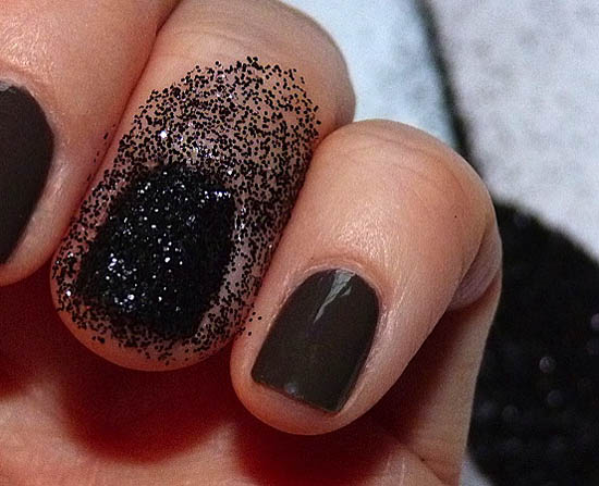 How to: APPLY LOOSE GLITTER On Your Nails