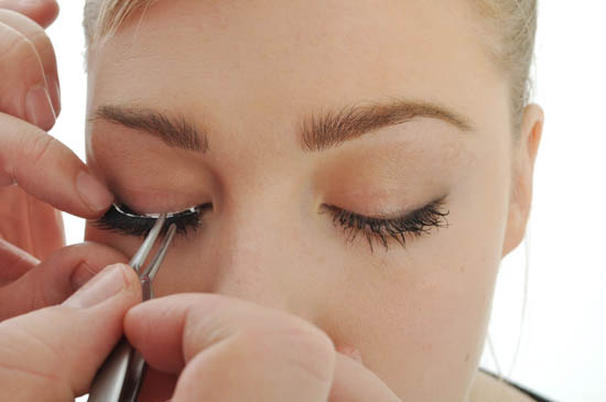 place false lashes on lashes