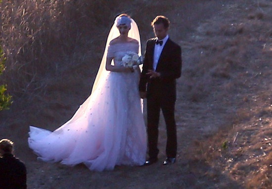 Anne hathaway outlet wedding dress