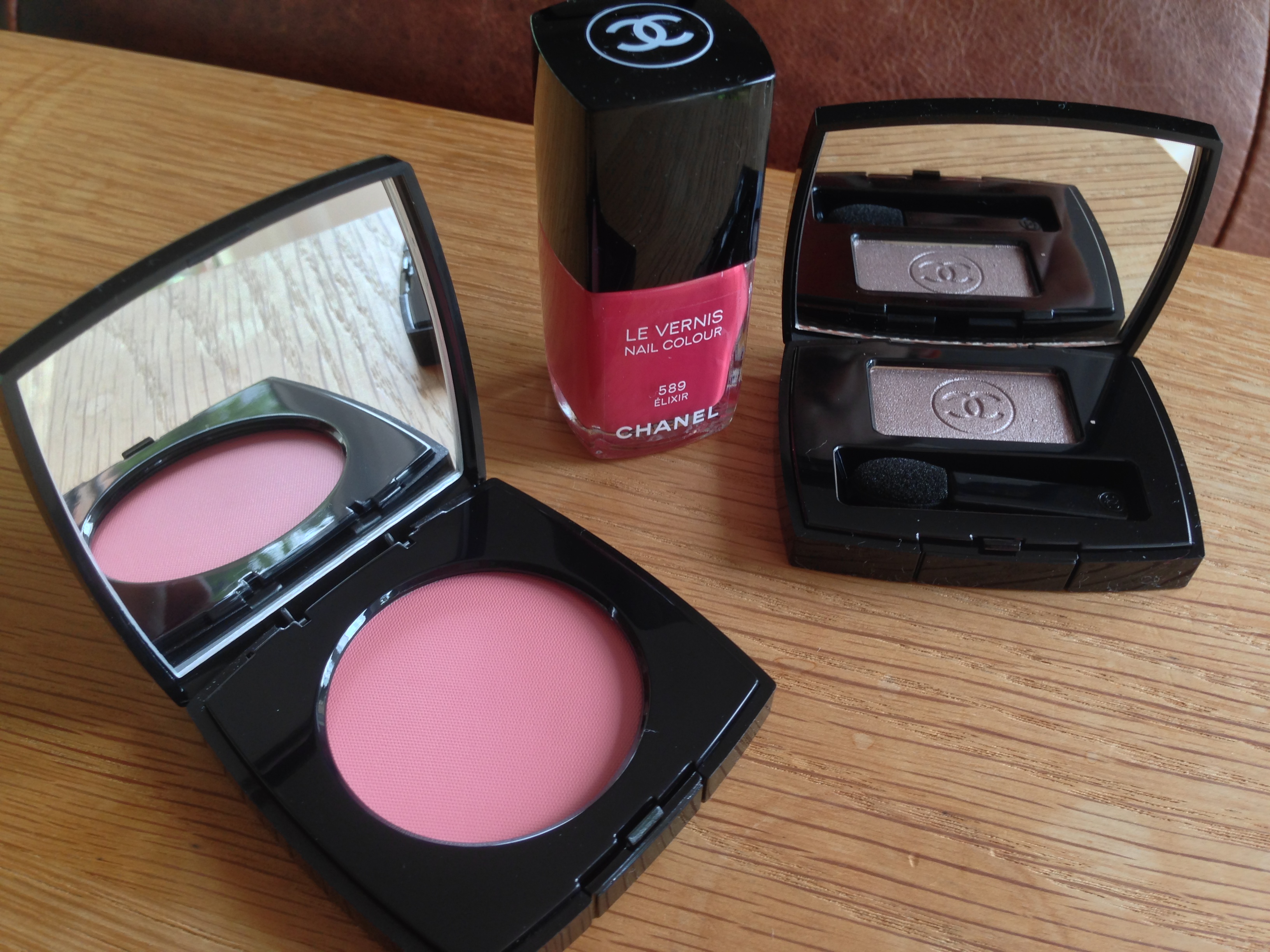 Chanel AW13: Le Blush Creme de Chanel In Inspiration, Ombre Essentielle  Soft Touch Eyeshadow In Gri-Gri, Le Vernis Nail Colour In Elixer: Review,  Swatches 