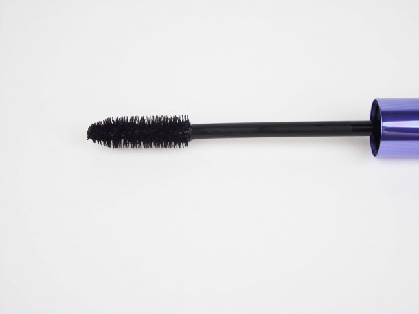 revlon-bold-lacquer-length-volume-mascara-brush