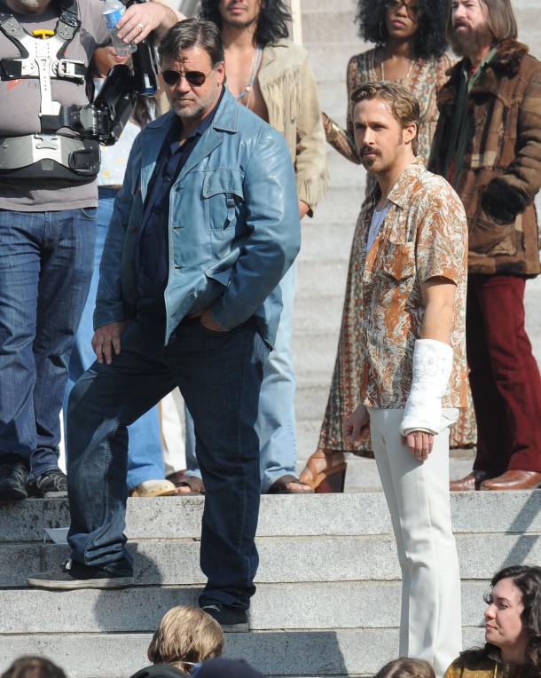 Ryan Gosling wears a cast while filming 'The Nice Guys'