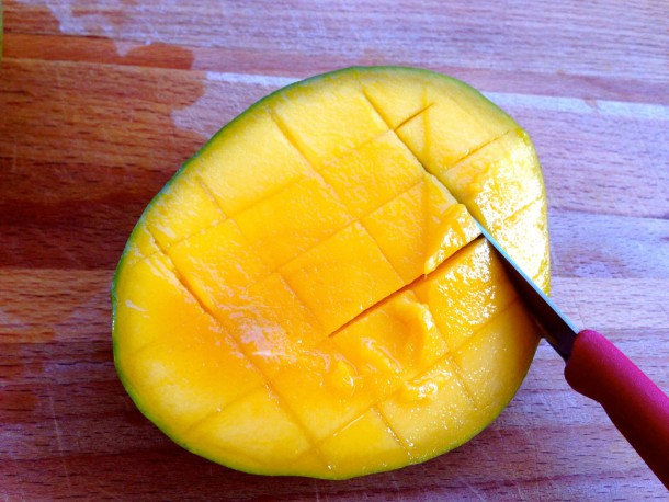 3. cutting the mango 2