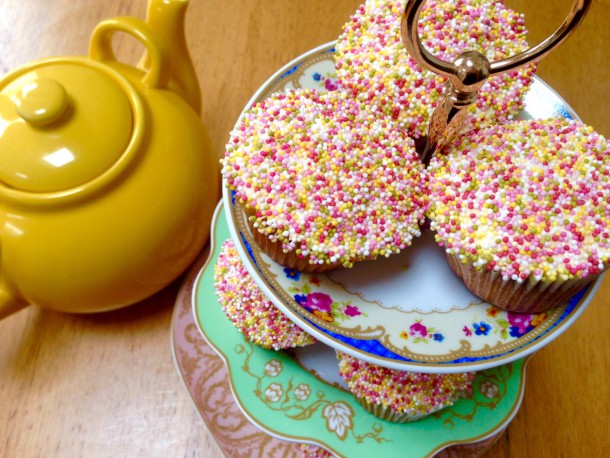 16. Cupcakes on cake stand 1