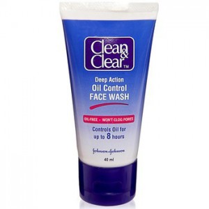 clean-clear-deep-action-oil-control-face-wash-40-ml_1_display_1410904876_b98efe90_350x350