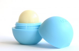 eos-blueberry-acai-smooth-sphere-review-lip-balm