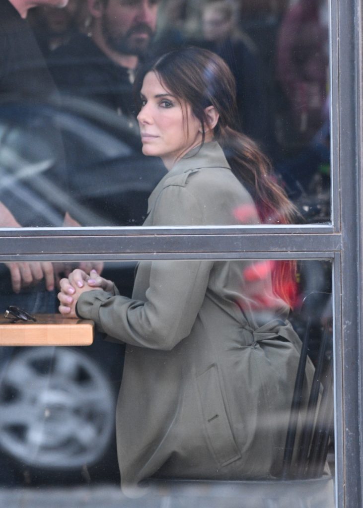 Sandra Bullock and Cate Blanchett on the set of 'Ocean's Eight' Featuring: Sandra Bullock, Cate Blanchett Where: Manhattan, New York, United States When: 24 Oct 2016 Credit: TNYF/WENN.com