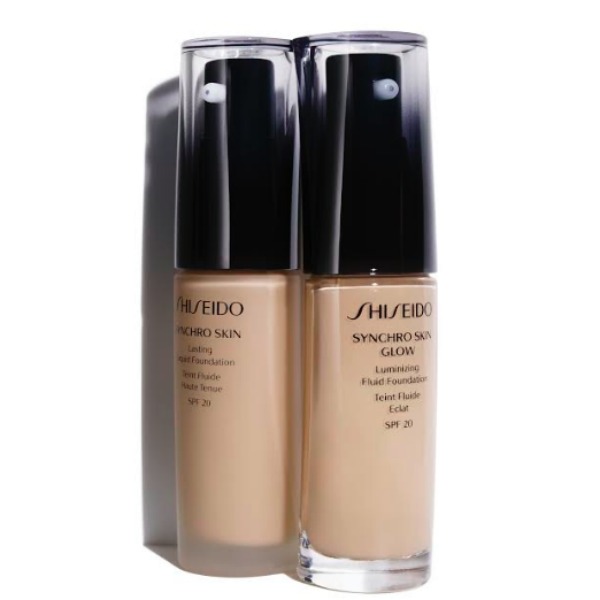 Synchro skin glow luminizing. Synchro Skin Glow Luminizing Fluid Foundation Teint fluide Eclat. Шисейдо тональный крем. Shiseido Synchro Skin Glow свотчи оттенков. Увлажняющий тональный крем с сияющим эффектом Shiseido.